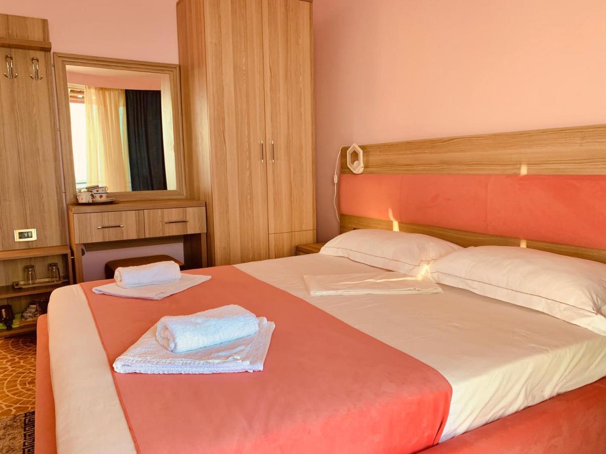 Hotel Odhisea Qeparo Exterior photo